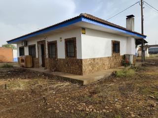 Xalet a Robledo (El). Chalet para reformar, con 120 m. construidos en parcela de 5.618