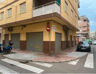 Local Comercial a Centro. Local en esquina, a 200 m. del mar, apto para bar o cafetería