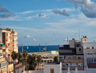 Appartement à Centro - Muelle Pesquero. Precioso piso, con una ubicación privilegiada, amueblado y recié