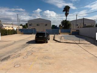 Nave industrial en Los Ramos. Nave de dos plantas con 240 m. y una vivienda de 100 m. con pisc