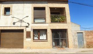 Casa  N/a. Estupenda casa con tres plantas, bar y salón restaurante.