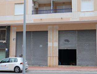 Local Comercial  N/a. Local en basto en el centro de la población a 150 m. del mar