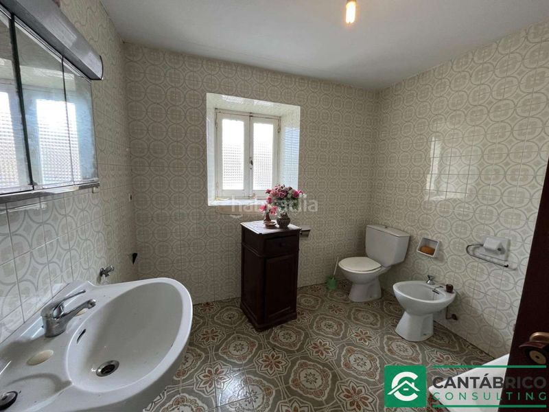 Foto 4e64c427-4eeb-4462-b6ba-d352ad3d1729. Casa amb aparcament a Castropol
