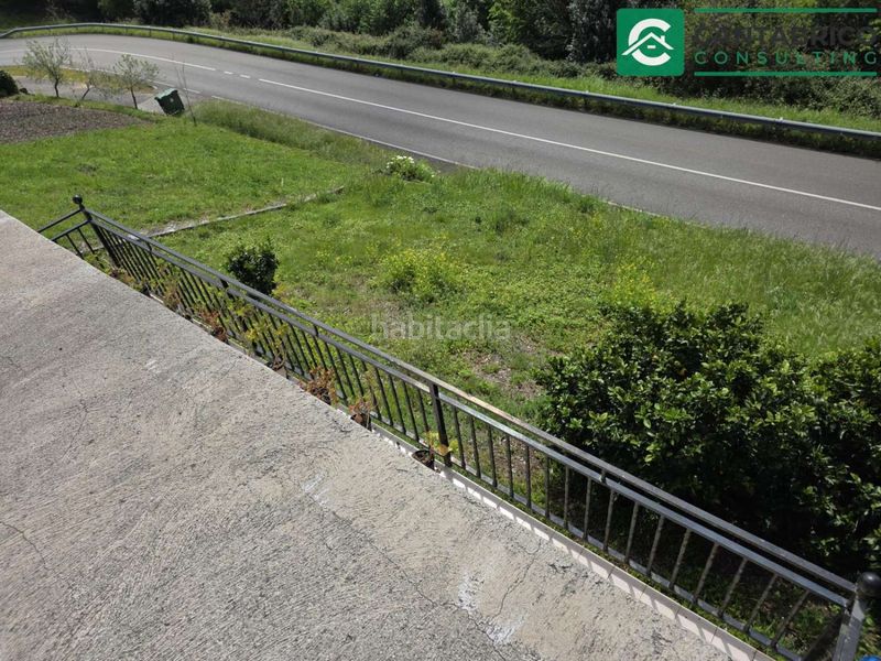 Foto ce46d96e-5453-4033-a51e-17474d3d46b2. Casa amb aparcament a Villayón