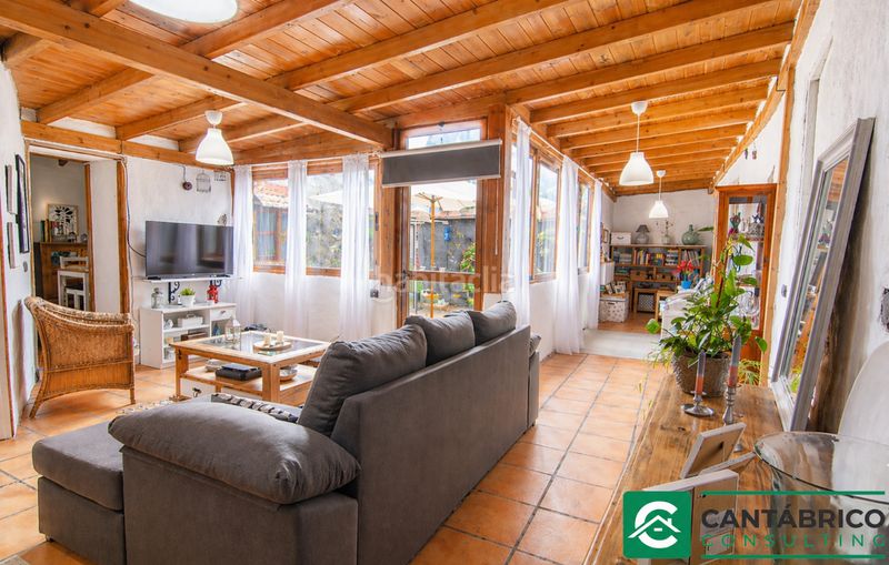 Foto 44dd0b2a-800d-4bf4-adeb-b4c1003a4629. Casa aparellada a Guía de Isora interior Guía de Isora