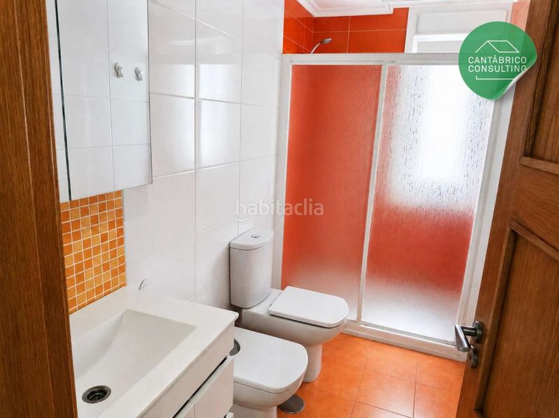 Foto c6f69676-6142-4e2d-a404-75ca49cd0be3. Pis amb calefacció aparcament a Ribadeo