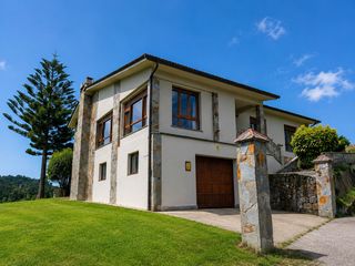 Chalet in Mañón