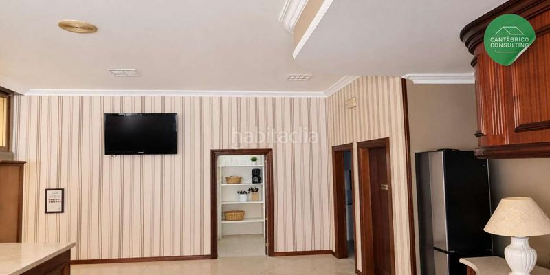 Foto 028ef1a2-bd54-4b34-a091-9f6337720694. Edificio in Navia