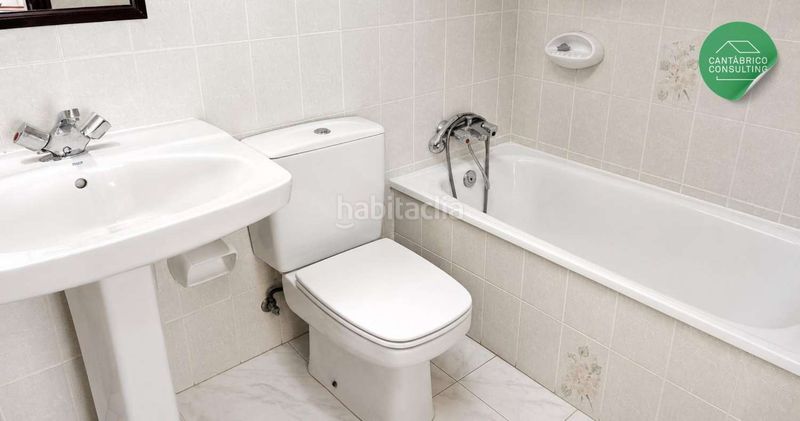 Foto 0eca45a9-cb9b-4870-9d1b-67aab6c18b5c. Edificio in Navia