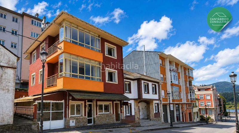 Foto 3470a48e-730e-4ae7-b58c-1ec2746c9d17. Edificio in Navia