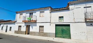 Casa adossada a Moraleja. Casa con patio