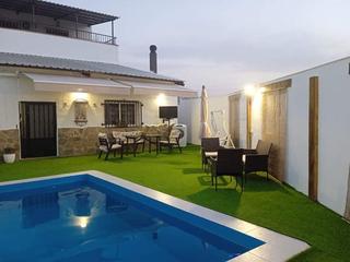 Lloguer Xalet a Mengíbar. Julio y agosto alquilado. se alquila bonita villa solo para peri