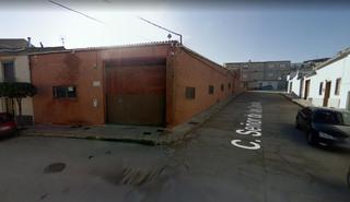 Lloguer Local Comercial  Calle nuestra señor de la esperanza. Se alquila nave de 700 metros