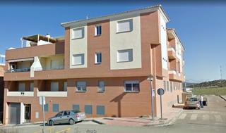 Pis  Calle clara campoamor. Se vende piso amueblado con plaza de garaje junto a paseo de esp