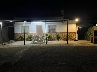 Xalet a Mengíbar. Se vende parcela con casa con escrituras propias