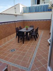 Pis a Mengíbar. Venta de piso con gran patio y plaza de garaje.
