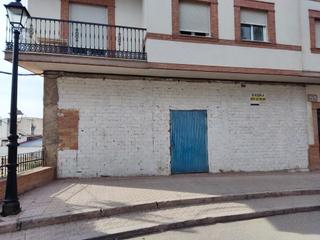 Lloguer Local Comercial  Plaza la constitución. Se alquila magnifico local frente a hotel palacio de mengibar