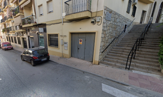 Local Comercial a Avenida san pedro apóstol 16. Se vende local comercial en zona céntrica de mengibar