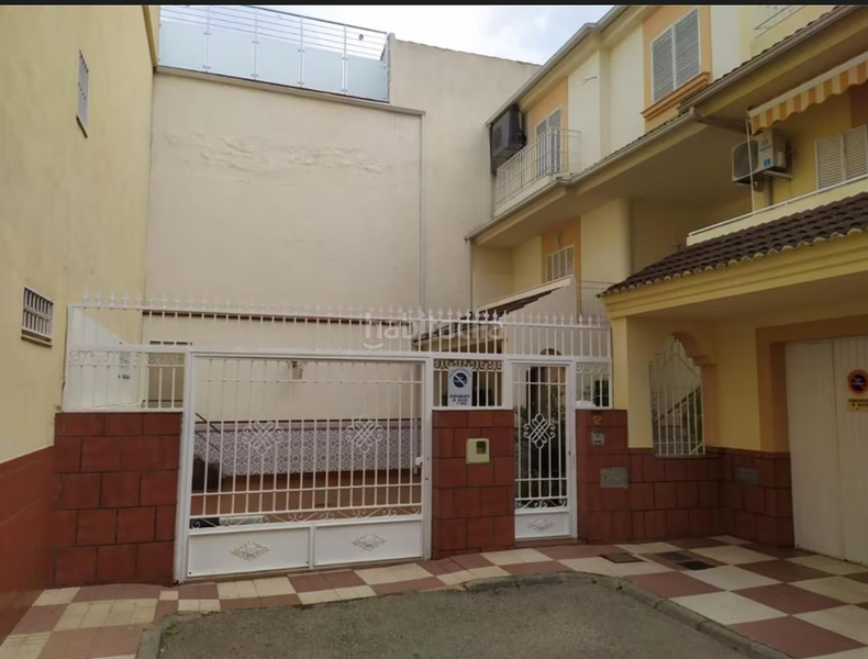 Foto 0a0ca1a5-35f6-45ce-a5e6-dea6129d28a5. Chalet dans calle maestro pedro roque 12 dans Bailén