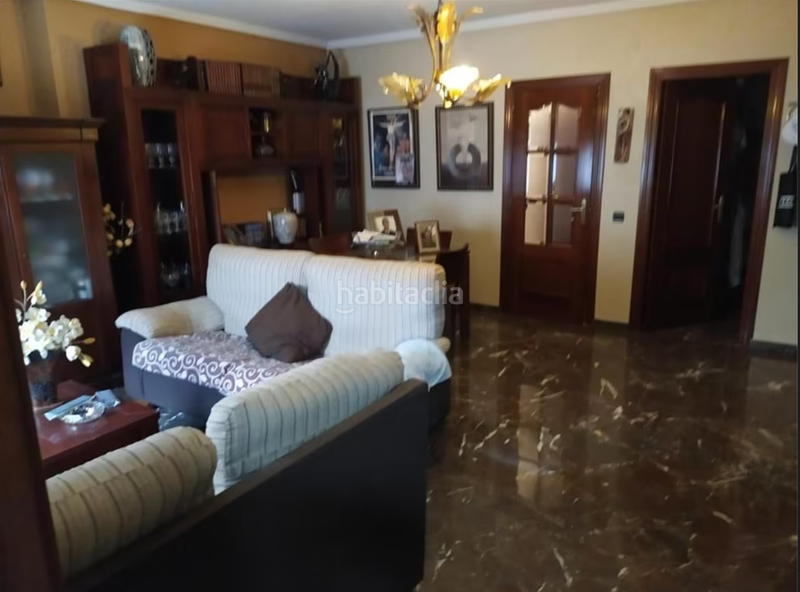 Foto 779323b2-01a3-44a1-bded-4680a71de4af. Chalet dans calle maestro pedro roque 12 dans Bailén