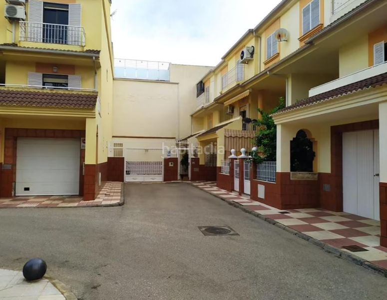 Foto 9048dc75-18b8-4405-b70f-c5f826ed7342. Chalet dans calle maestro pedro roque 12 dans Bailén