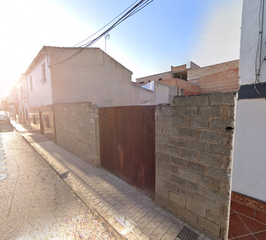 Terreny residencial a Calle josé torres martínez 81. Se vende gran solar en mengibar