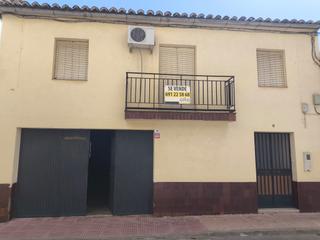 Casa a Calle hermanos fernández 6. Se vende casa en zona céntrica de mengibar