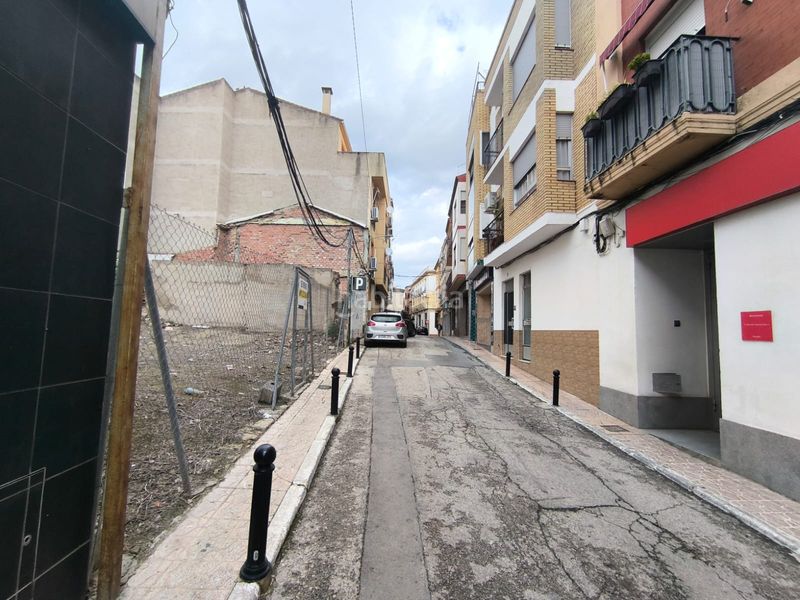 Foto 19c9c6ac-d755-47eb-a09d-4eaa51a50786. Terreno residenziale in calle bernabé vallecillo olea 8 in Mengíbar