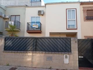 Casa adossada a Calle dalia 10