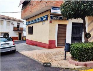 Local Comercial a Mengíbar. Local en venta junto a plaza de abastos