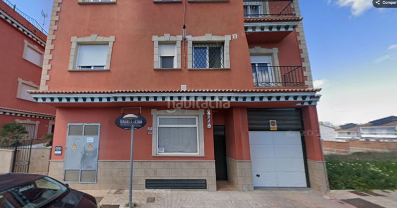 Foto f0df3bd4-9277-4d12-a738-1a6d52d31363. Aparcament cotxe a calle gloria fuertes 93 a Mengíbar