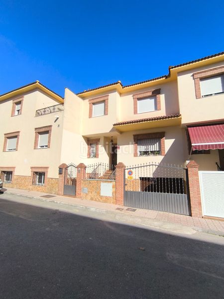 Foto 227bd0dc-09f3-4599-954d-1d1966638bcf. Casa a calle girasol 1 a Mengíbar