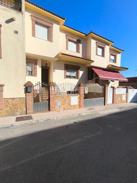 Foto 423788aa-91ac-4380-a51e-82c4d02f9c7d. Casa a calle girasol 1 a Mengíbar