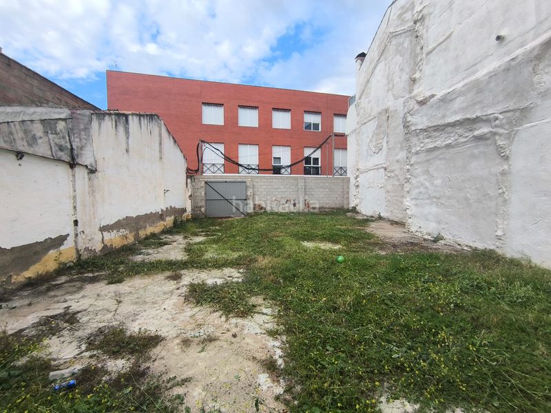 Foto b0716a4a-6136-4508-a295-5dbf30d6e0af. Terreny residencial a calle reina sofía 5 a Mengíbar