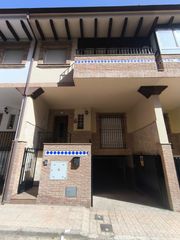 Casa adosada en Mengíbar