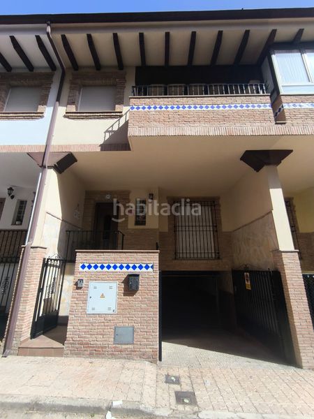 Foto e962352b-623b-4d22-9fbc-85ba6563e77d. Casa adosada en Mengíbar