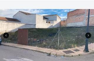 Terreny residencial a Mengíbar. Se vende espectacular solar junto a parque municipal.