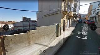 Terreny residencial a Mengíbar. Se vende solar en el centro del pueblo, junto a cruz blanca