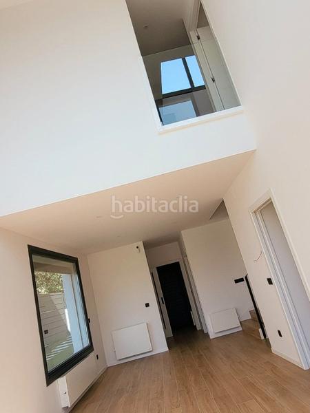 Foto 0a81eb29-4d5e-4dab-8c4b-7501d8fd3228. Casa pareada chalet modernista - a 1 km de playa samil en Vigo