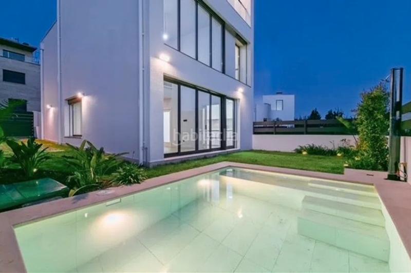 Foto 4c341d79-02df-4308-ae3d-cc383f5e81aa. Casa pareada chalet modernista - a 1 km de playa samil en Vigo