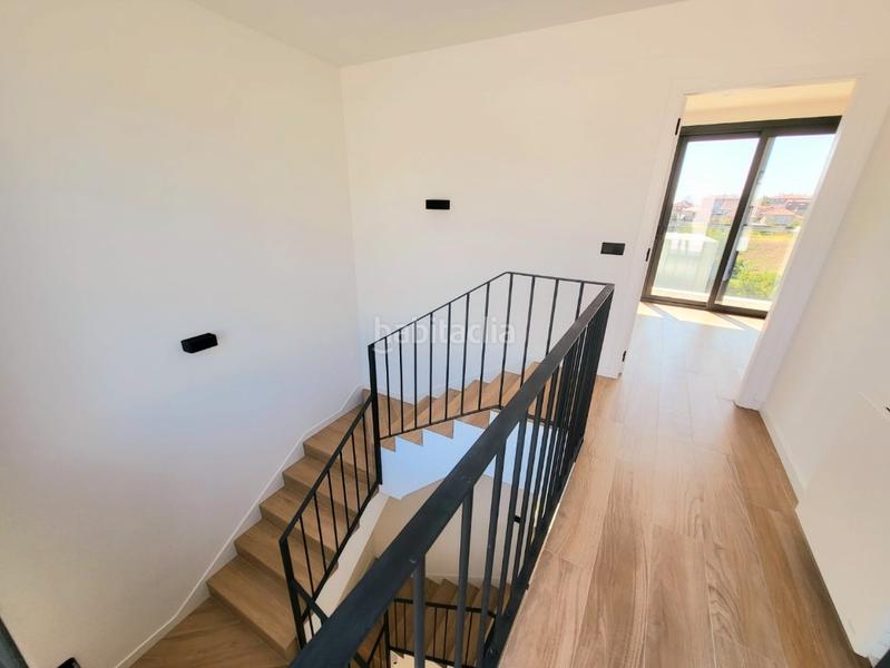 Foto a2ba2e3e-bc9c-43df-90c9-343cce07afc5. Casa pareada chalet modernista - a 1 km de playa samil en Vigo