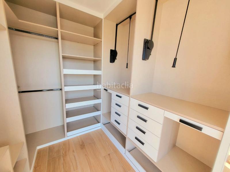 Foto e4e5a93d-ff0c-4f22-b183-b53825937e1f. Casa pareada chalet modernista - a 1 km de playa samil en Vigo