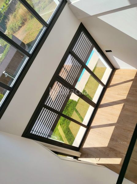Foto 16af370a-1e84-44b6-9e4c-8c4e047e7967. Casa aparellada amb calefacció aparcament piscina a Vigo
