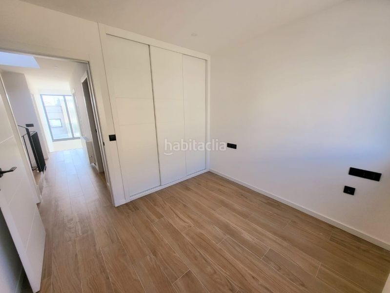 Foto 3d9c741e-ca76-4a1c-b1b3-d25e6c870822. Casa aparellada amb calefacció aparcament piscina a Vigo