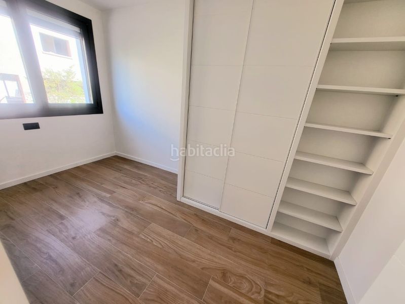 Foto e0a1d5de-d312-4068-b65f-832c3a16253c. Casa aparellada amb calefacció aparcament piscina a Vigo
