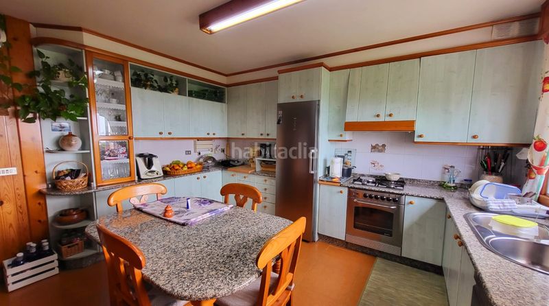 Foto 8e515766-6588-43f6-9793-a268fa5cbf71. Casa aparellada amb aparcament a Priegue Nigrán
