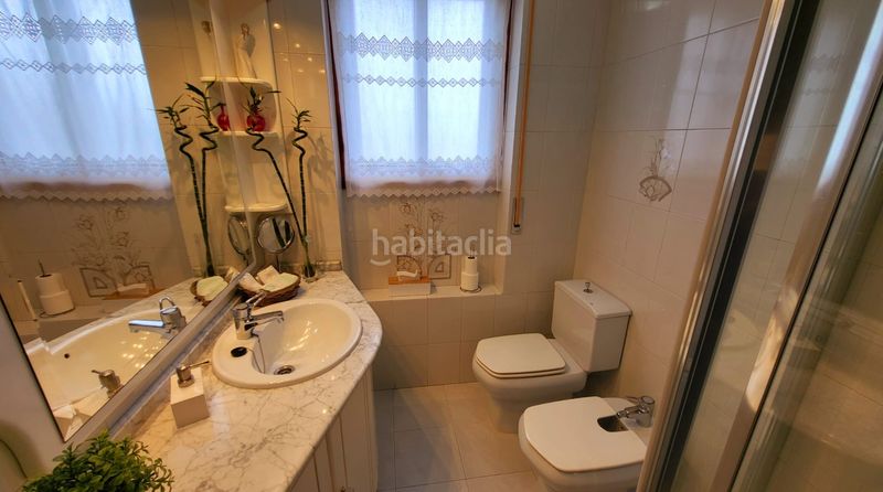 Foto f1479e2b-fe62-4d47-8cea-e48f861f1f81. Casa aparellada amb aparcament a Priegue Nigrán