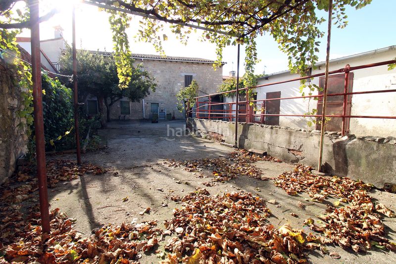 Foto 1d4757d1-1886-4592-a0af-1d2c49a3972f. Casa adossada amb xemeneia calefacció aparcament a Torremocha de Jarama