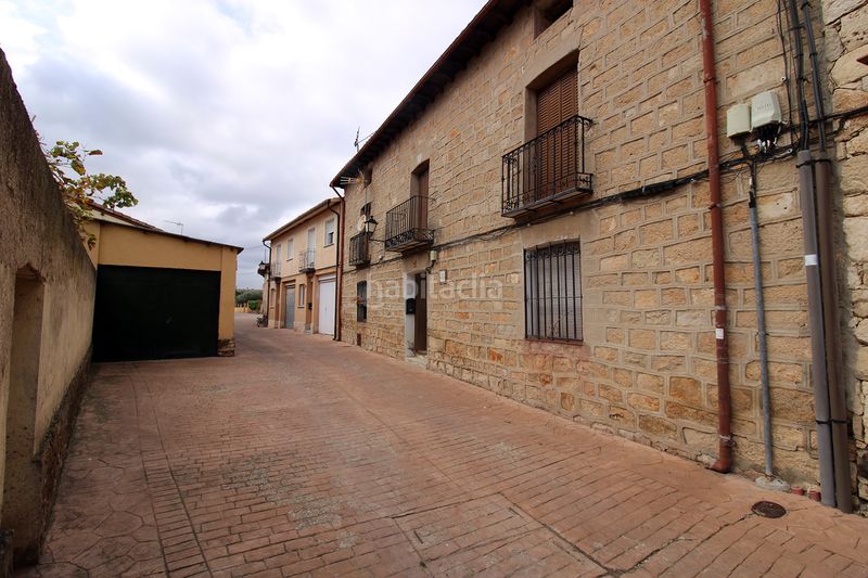 Foto dd86d7a1-866a-4ebe-916a-c7c1a86dc2e9. Casa adossada amb xemeneia calefacció aparcament a Torremocha de Jarama