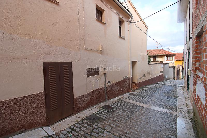 Foto f1d390ab-aaa5-42ae-8998-a716d552b111. Casa adosada  de 2 plantas con terrenos en Torrelaguna